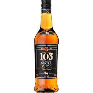 Eine Flasche Brandy mit der Aufschrift '103 Etiqueta Negra', die in einem eleganten Design präsentiert wird.