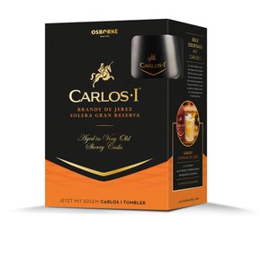 Das Design des Carlos I Brandy-Pakets kombiniert Schwarz und Orange, mit einem klaren Fokus auf die Marke und ihre Qualität.