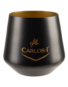 Ein eleganter schwarzer Becher mit goldener Innenseite und dem Logo 'CARLOS I' auf der Vorderseite.